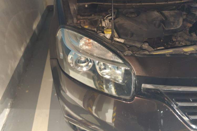 Used Renault Koleos 2013 2.5L Two-Wheel Drive Luxury Navigation Edition Right Front Headlight