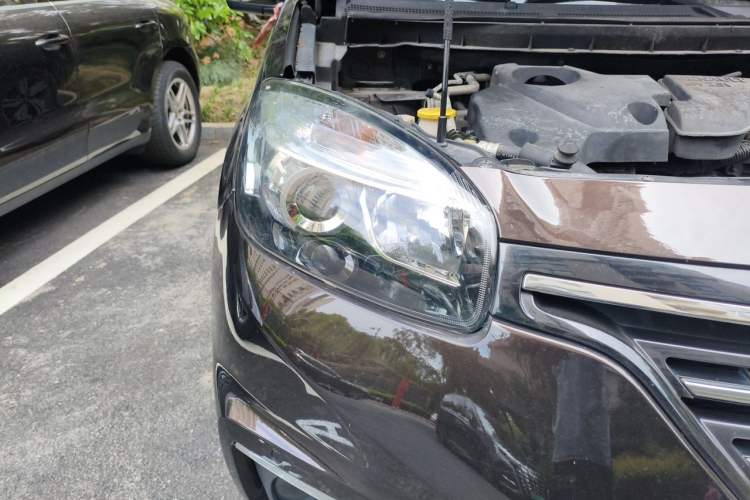 Used Renault Koleos 2013 2.5L 4x4 Comfort Edition Right Front Headlight