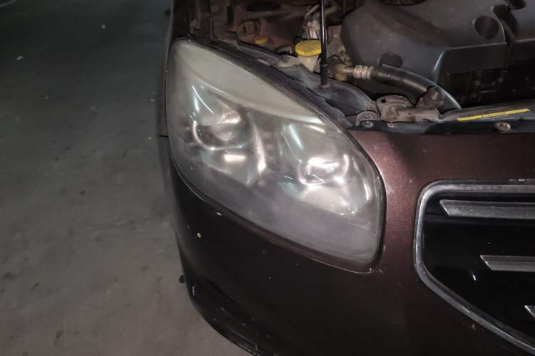 Used Renault Koleos 2013 2.5L Two-Wheel Drive Comfort Edition Right Front Headlight