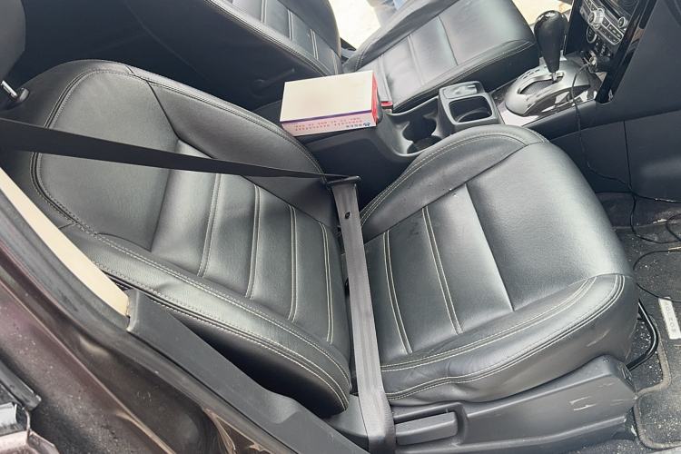 Used Renault Koleos 2013 2.5L 4x4 Urban Edition Right Front Seat
