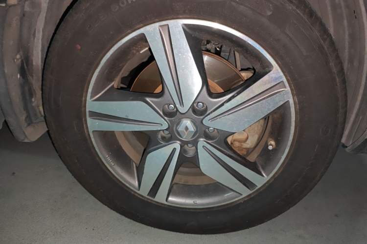 Used Renault Koleos 2013 2.5L Two-Wheel Drive Luxury Navigation Edition Right Front Wheel Hub