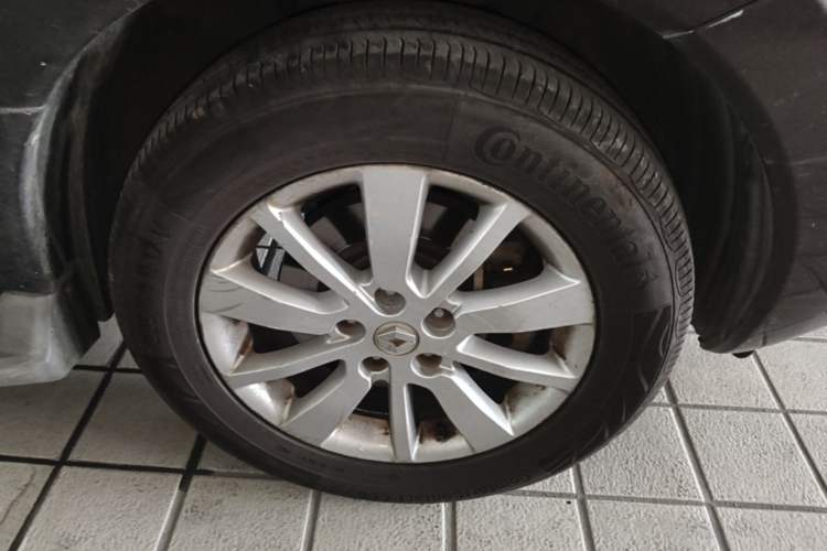 Used Renault Koleos 2013 2.5L 4x4 Comfort Edition Right Front Wheel Hub