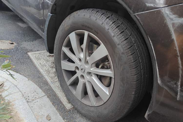 Used Renault Koleos 2013 2.5L Two-Wheel Drive Comfort Edition Right Front Wheel Hub