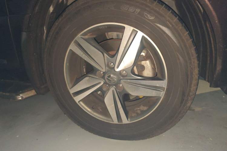 Used Renault Koleos 2013 2.5L Two-Wheel Drive Luxury Navigation Edition Right Front Wheel Hub