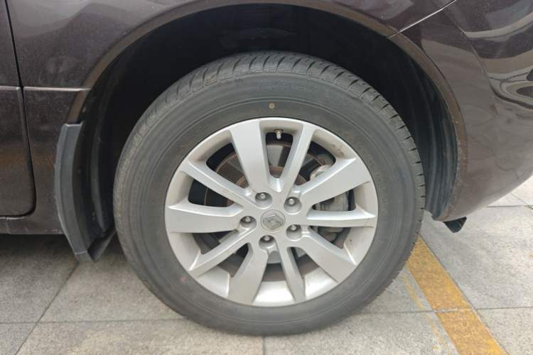 Used Renault Koleos 2013 2.5L 4x4 Comfort Edition Right Front Wheel Hub