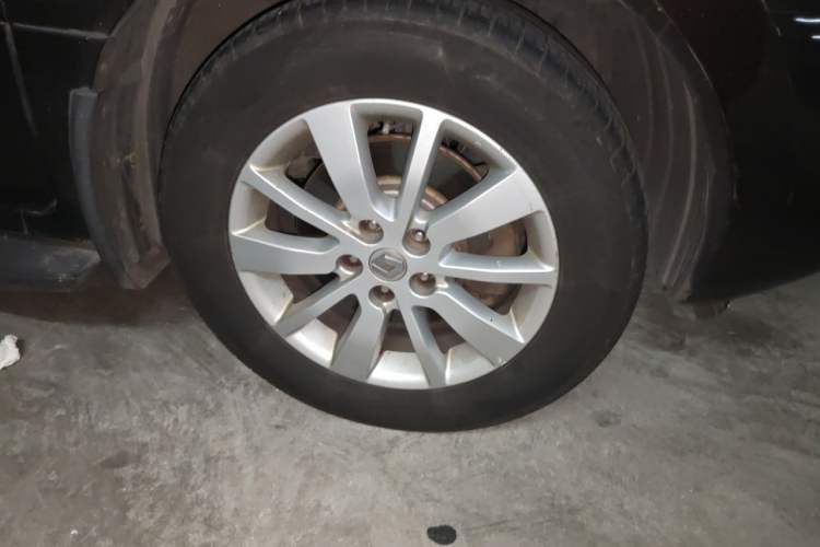 Used Renault Koleos 2013 2.5L Two-Wheel Drive Comfort Edition Right Front Wheel Hub