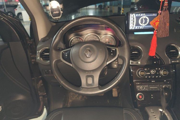 Used Renault Koleos 2013 2.5L Two-Wheel Drive Luxury Navigation Edition Steering Wheel
