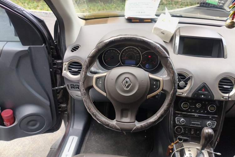 Used Renault Koleos 2013 2.5L 4x4 Comfort Edition Steering Wheel