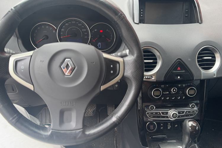 Used Renault Koleos 2013 2.5L 4x4 Urban Edition Steering Wheel