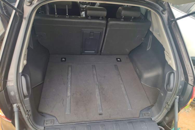 Used Renault Koleos 2013 2.5L 4x4 Urban Edition Trunk