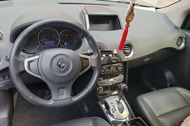 Used Renault Koleos 2013 2.5L Two-Wheel Drive Comfort Edition Center Console