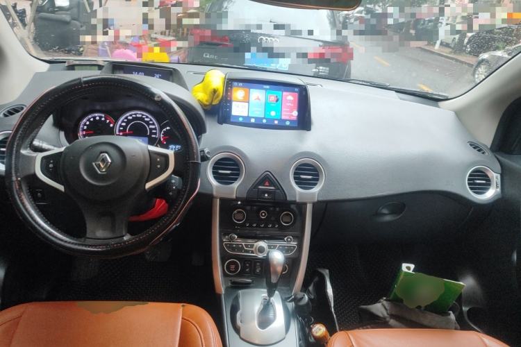 Used Renault Koleos 2013 2.5L 4x4 Urban Edition Center Console