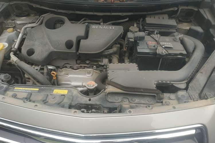 Used Renault Koleos 2013 2.5L Two-Wheel-Drive Luxury Edition Engine Bay