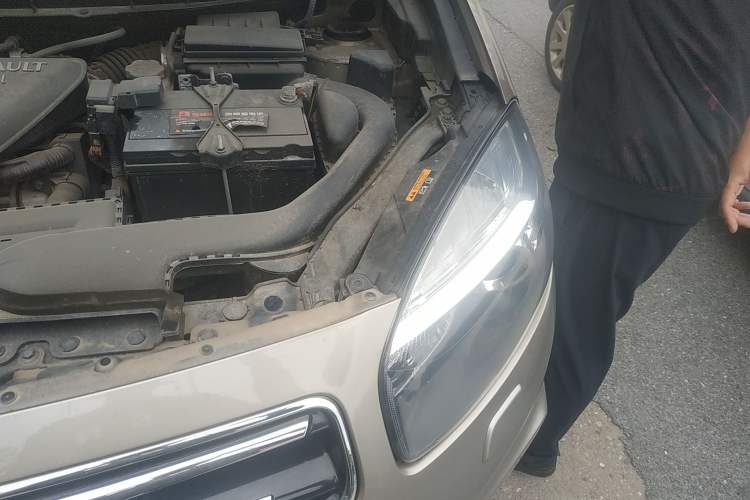 Used Renault Koleos 2013 2.5L Two-Wheel-Drive Luxury Edition Engine Bay Left