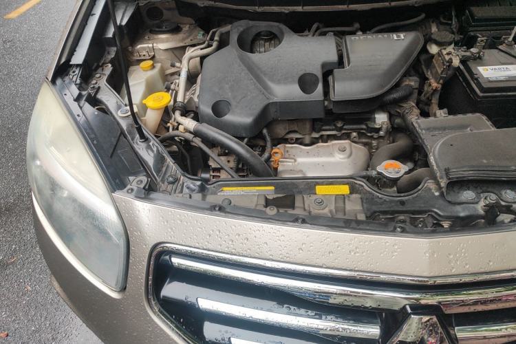 Used Renault Koleos 2013 2.5L 4x4 Urban Edition Engine Bay Right