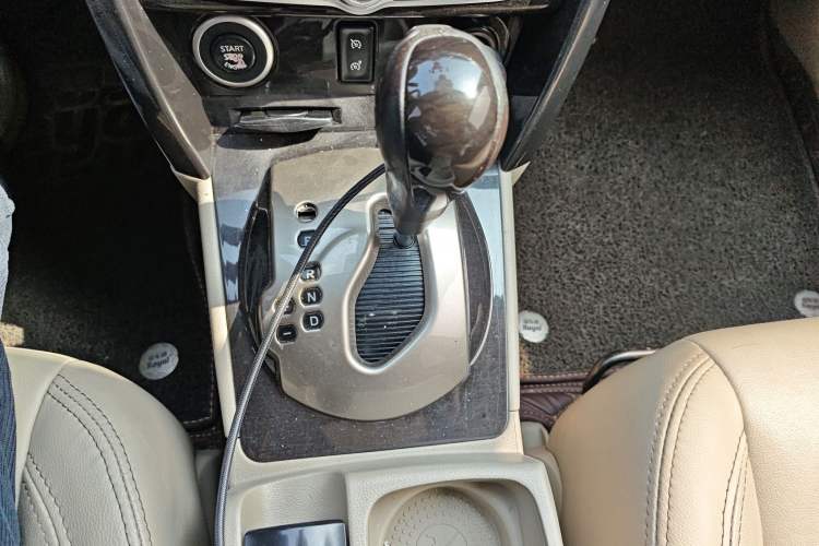 Used Renault Koleos 2013 2.5L Two-Wheel Drive Comfort Edition Gear Lever