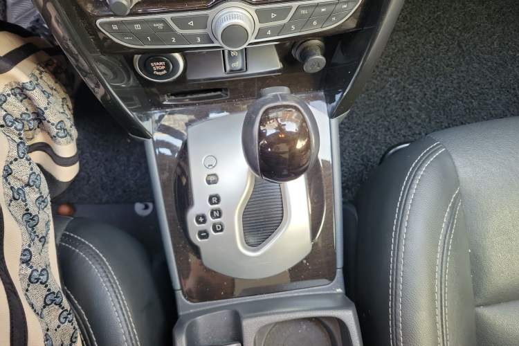 Used Renault Koleos 2013 2.5L Two-Wheel Drive Comfort Edition Gear Lever