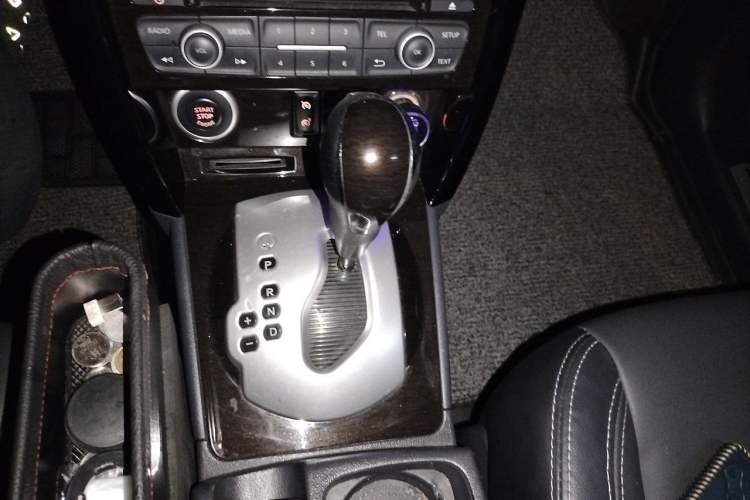 Used Renault Koleos 2013 2.5L Two-Wheel Drive Comfort Edition with Navigation Gear Lever