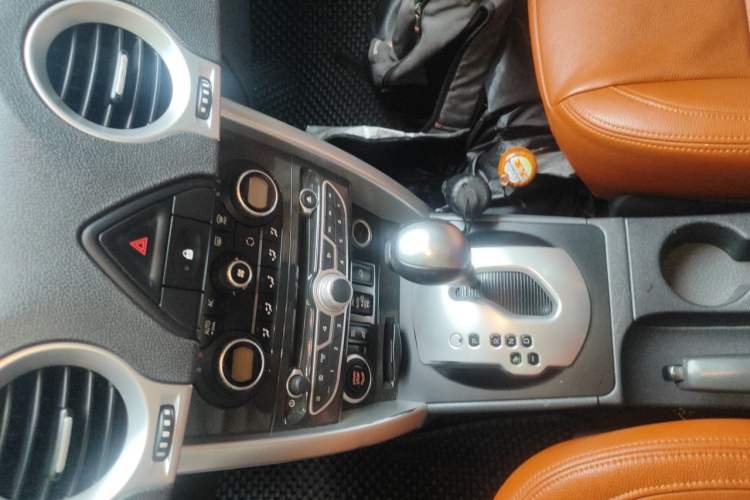 Used Renault Koleos 2013 2.5L 4x4 Urban Edition Gear Lever