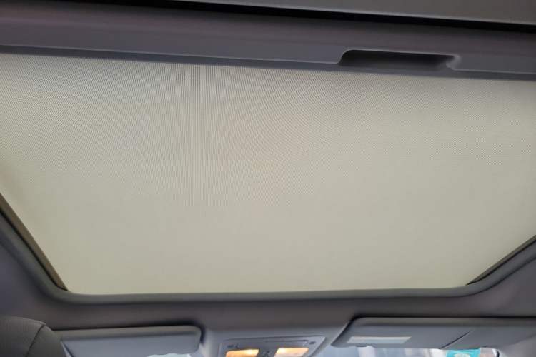 Used Renault Koleos 2013 2.5L Two-Wheel Drive Comfort Edition Headliner