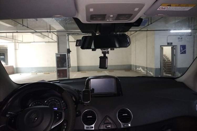 Used Renault Koleos 2013 2.5L Two-Wheel Drive Comfort Edition with Navigation Headliner