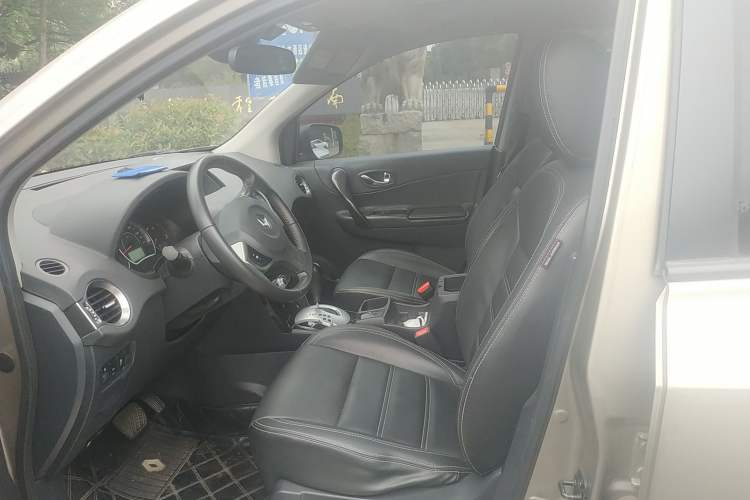 Used Renault Koleos 2013 2.5L Two-Wheel-Drive Luxury Edition Left Front Seat