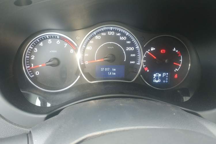 Used Renault Koleos 2013 2.5L Two-Wheel-Drive Luxury Edition Odometer Close Up