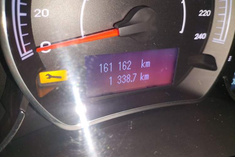 Used Renault Koleos 2013 2.5L Two-Wheel Drive Comfort Edition with Navigation Odometer Close Up