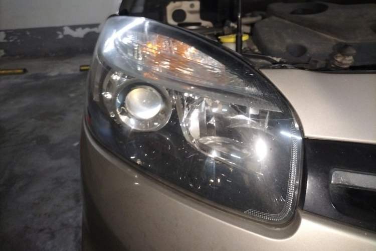 Used Renault Koleos 2013 2.5L Two-Wheel Drive Comfort Edition with Navigation Right Front Headlight