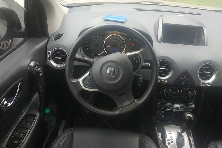 Used Renault Koleos 2013 2.5L Two-Wheel-Drive Luxury Edition Steering Wheel