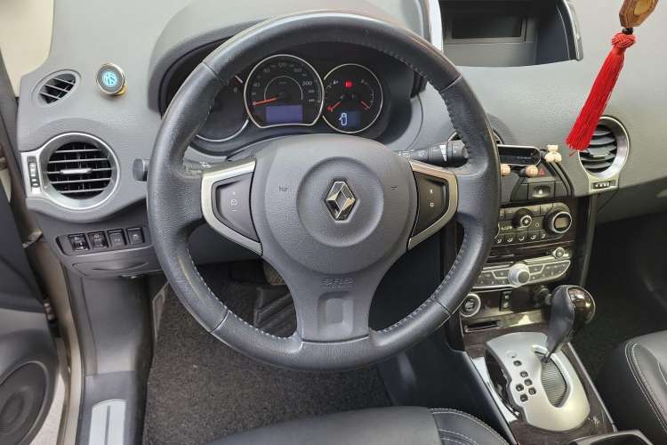 Used Renault Koleos 2013 2.5L Two-Wheel Drive Comfort Edition Steering Wheel