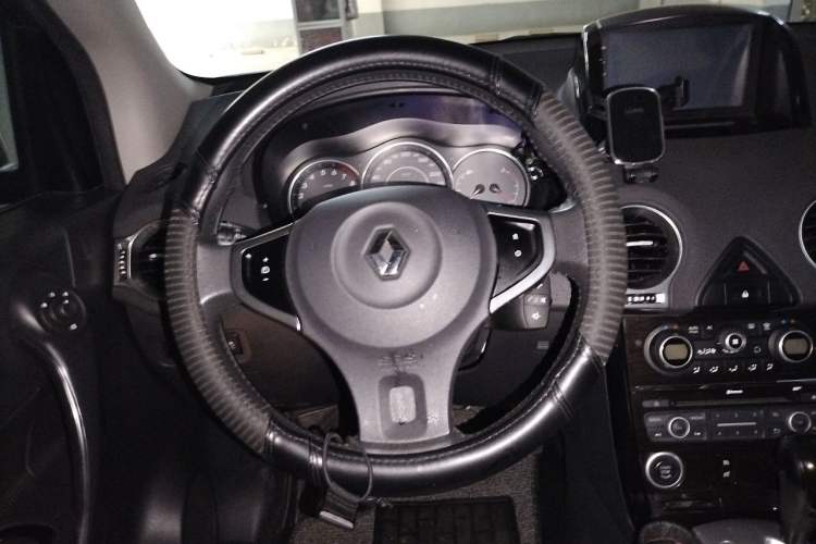 Used Renault Koleos 2013 2.5L Two-Wheel Drive Comfort Edition with Navigation Steering Wheel