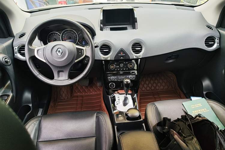 Used Renault Koleos 2013 2.5L Two-Wheel Drive Luxury Navigation Edition Center Console