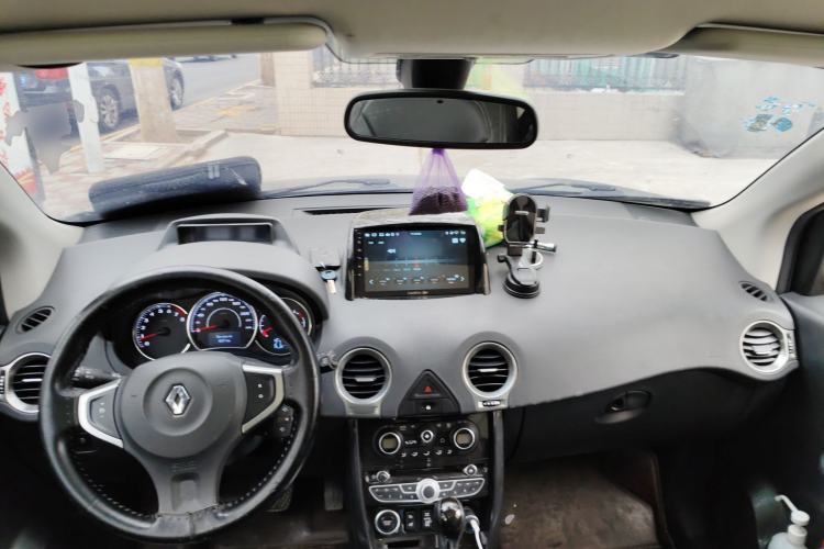 Used Renault Koleos 2013 2.5L 4x4 Comfort Edition Center Console
