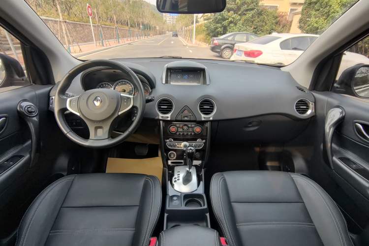 Used Renault Koleos 2013 2.5L Two-Wheel Drive Luxury Navigation Edition Center Console