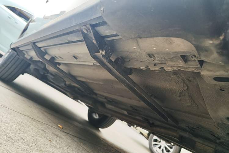 Used Renault Koleos 2013 2.5L Two-Wheel Drive Luxury Navigation Edition Chassis Front Right