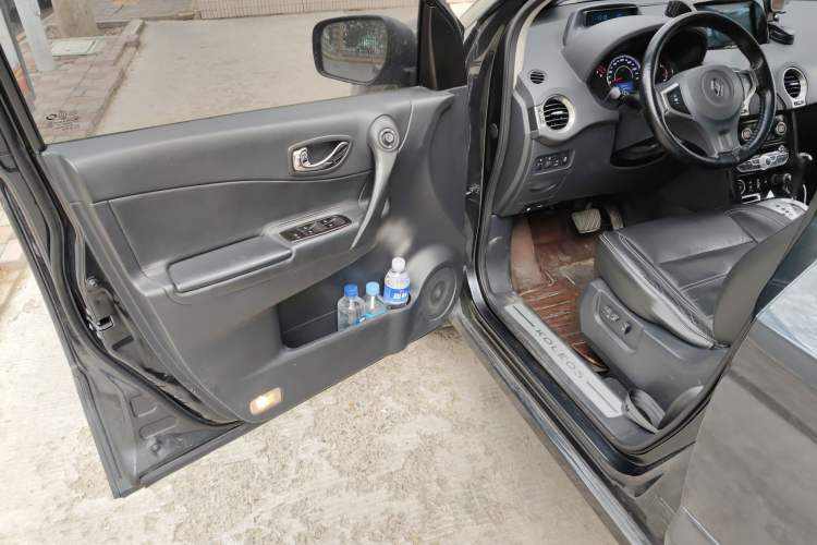 Used Renault Koleos 2013 2.5L 4x4 Comfort Edition Driver Seat