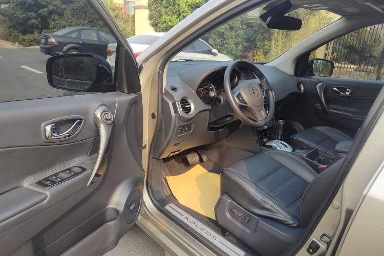 Used Renault Koleos 2013 2.5L Two-Wheel Drive Luxury Navigation Edition Driver Seat