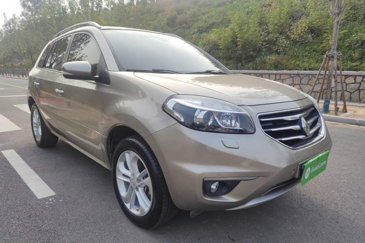 Used Renault Koleos 2013 2.5L Two-Wheel Drive Luxury Navigation Edition Front Right 45 Deg
