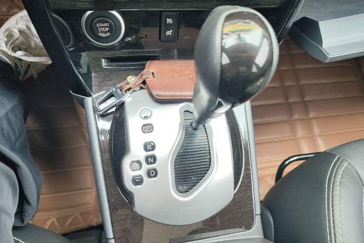 Used Renault Koleos 2013 2.5L Two-Wheel Drive Luxury Navigation Edition Gear Lever