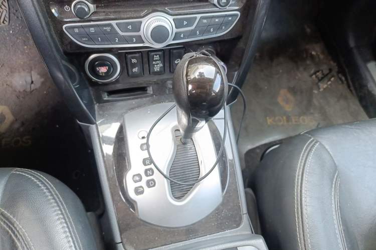Used Renault Koleos 2013 2.5L 4x4 Comfort Edition Gear Lever