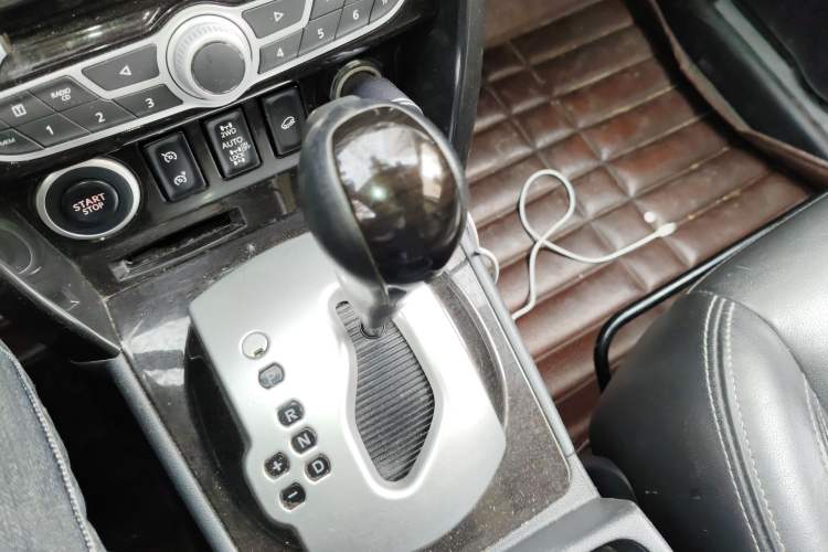 Used Renault Koleos 2013 2.5L 4x4 Comfort Edition Gear Lever