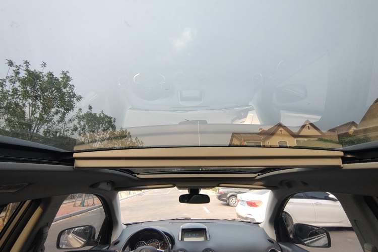 Used Renault Koleos 2013 2.5L Two-Wheel Drive Luxury Navigation Edition Headliner