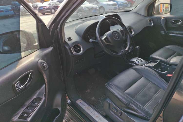 Used Renault Koleos 2013 2.5L Two-Wheel Drive Comfort Edition Interior 2