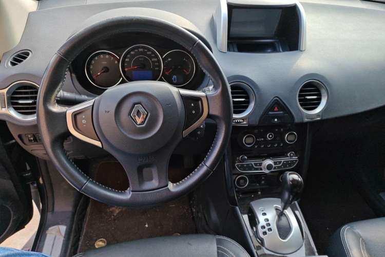Used Renault Koleos 2013 2.5L Two-Wheel Drive Comfort Edition Interior 3