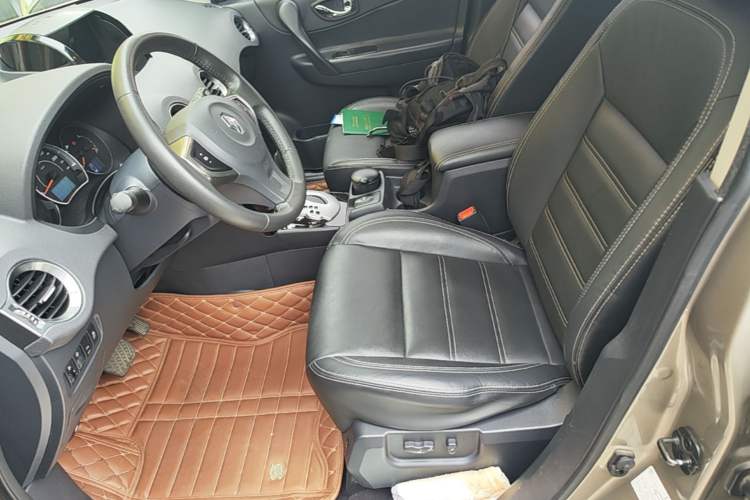 Used Renault Koleos 2013 2.5L Two-Wheel Drive Luxury Navigation Edition Left Front Seat
