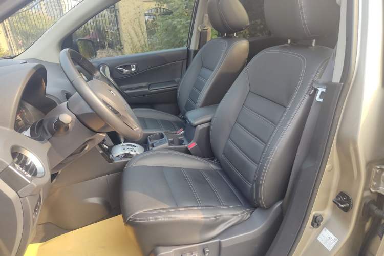 Used Renault Koleos 2013 2.5L Two-Wheel Drive Luxury Navigation Edition Left Front Seat