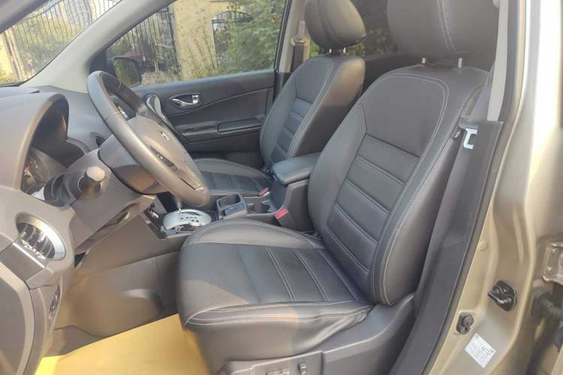 Used Renault Koleos 2013 2.5L Two-Wheel Drive Luxury Navigation Edition Left Front Seat