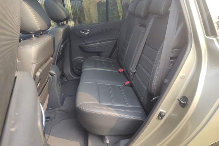 Used Renault Koleos 2013 2.5L Two-Wheel Drive Luxury Navigation Edition Left Rear Seat