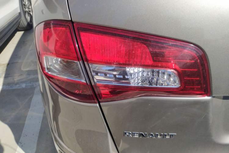 Used Renault Koleos 2013 2.5L Two-Wheel Drive Luxury Navigation Edition Left Rear Taillight